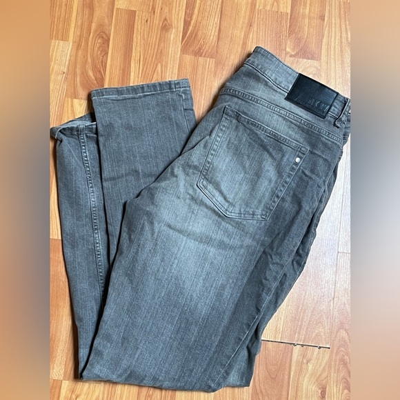 Like New DKNY Authentic Jeans Mens 34w/32L Bedford Slim Fit - Picture 3 of 10